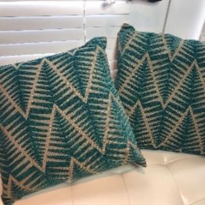 THROW PILLOWS - TROPICAL LEAF